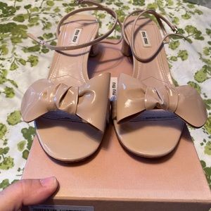 Miu miu patent leather bow sandal sZ 42